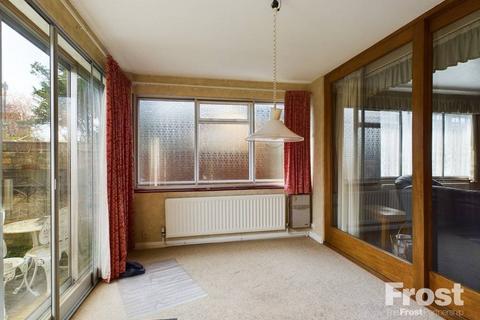 3 bedroom bungalow for sale - Park Avenue, Wraysbury, Berkshire, TW19