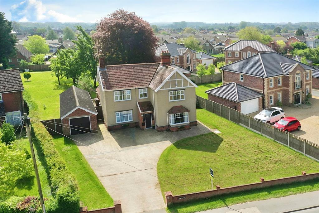 London Road, Attleborough, Norfolk, NR17 4 bed detached house £540,000