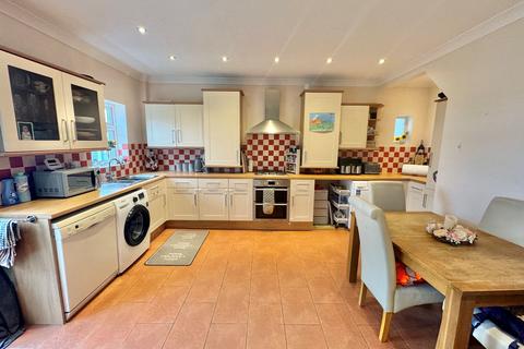 2 bedroom semi-detached house for sale - Evelyn Avenue, Newhaven