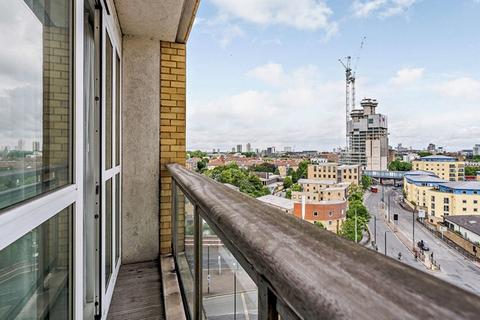2 bedroom flat to rent, 39 Westferry Circus, E14