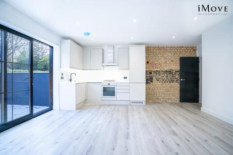 2 bedroom apartment to rent, Michael John House, Beckenham BR3