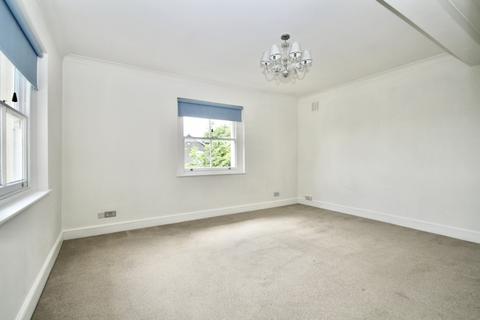 2 bedroom flat to rent, Belvedere Road, London SE19