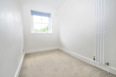 2 bedroom flat to rent, Belvedere Road, London SE19