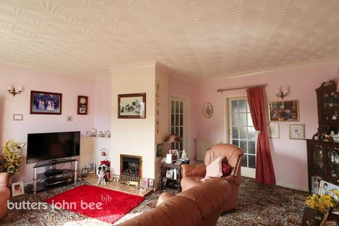 2 bedroom detached bungalow for sale - Burlea Drive, Crewe