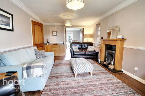 5 Fullerton Close, Skellow, Doncaster, DN6 8RU