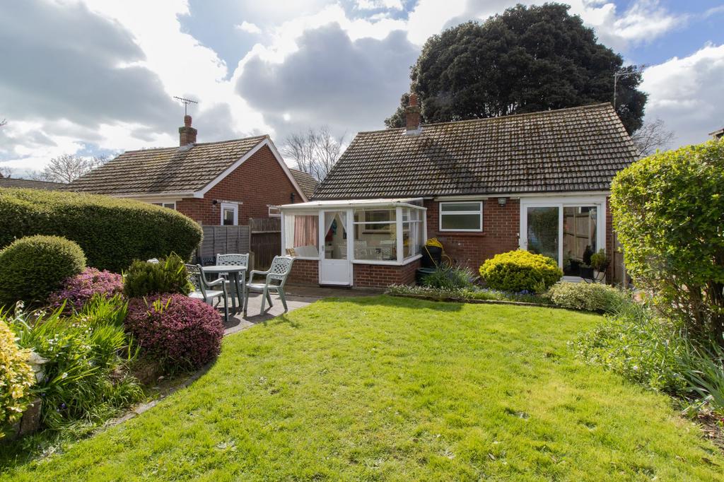 St. Peters Road, Broadstairs, CT10 2 bed detached bungalow for sale £