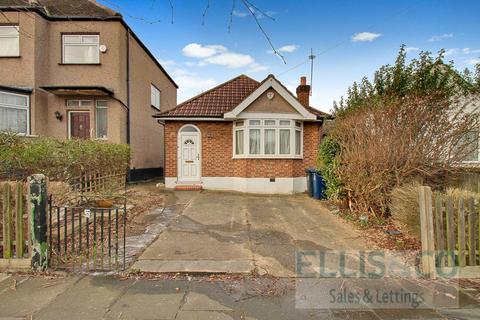 2 bedroom bungalow for sale - Eastmead Avenue, Greenford, UB6