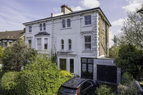 23b Cintra Park, London, SE19 2LH