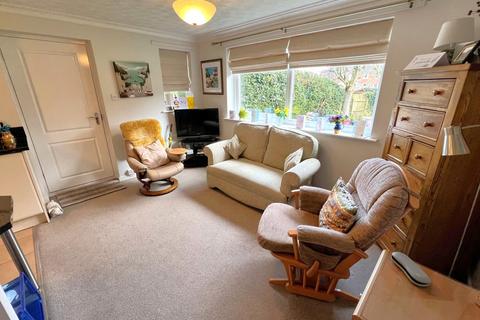 27 Snowdon Close, Blackpool, FY1 5AZ