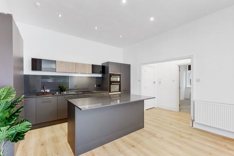 Flat 4, 19 Elmers End Road, London, SE20 7ST