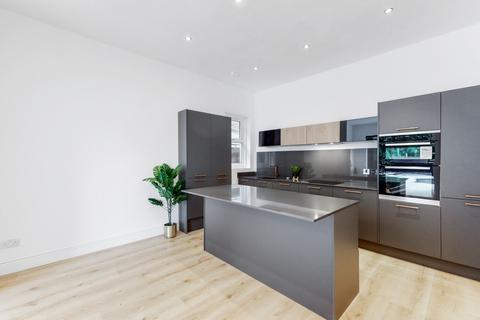 Flat 4, 19 Elmers End Road, London, SE20 7ST