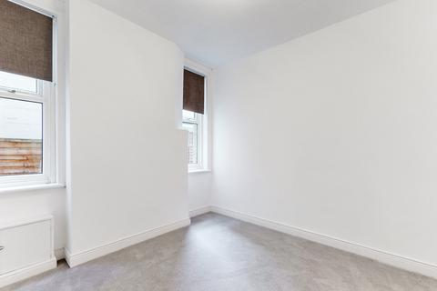Flat 4, 19 Elmers End Road, London, SE20 7ST