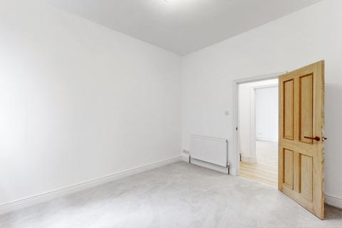 Flat 4, 19 Elmers End Road, London, SE20 7ST