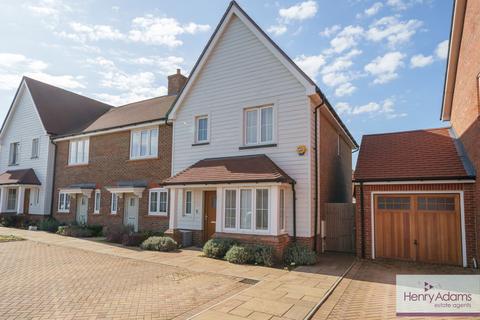 3 bedroom end of terrace house for sale, The Boulevard, Horsham, RH12