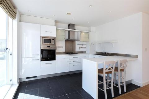 2 bedroom apartment to rent, The Copper Building, Kingfisher Way, Cambridge