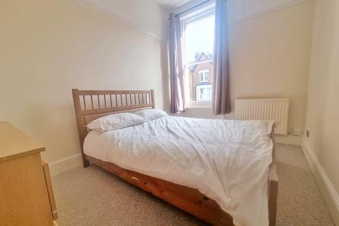3 bedroom flat to rent, London, NW3