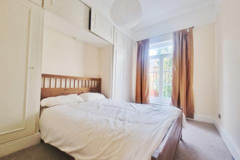 3 bedroom flat to rent, London, NW3