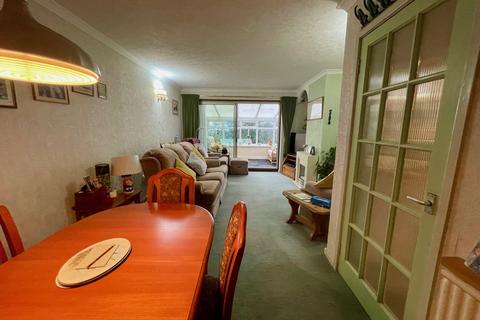 3 bedroom bungalow for sale, 17 Llwyn Ynn, Talybont, LL43 2AL