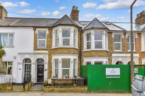 4 bedroom terraced house for sale - Chigwell Road, Woodford Green, Essex