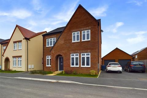 4 bedroom detached house for sale, Comfrey Gardens, Twigworth, Gloucester, Gloucestershire, GL2