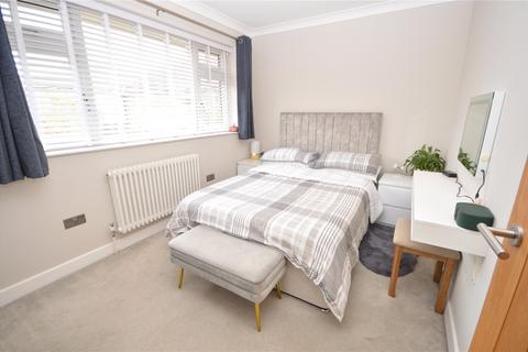 3 bedroom semi-detached house for sale, Iveson Crescent, Leeds, West Yorkshire