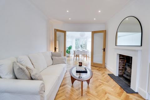 2 Lea Farm Crescent, Leeds, LS5 3QQ