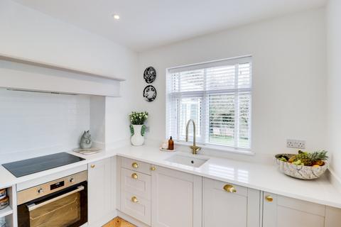 2 Lea Farm Crescent, Leeds, LS5 3QQ