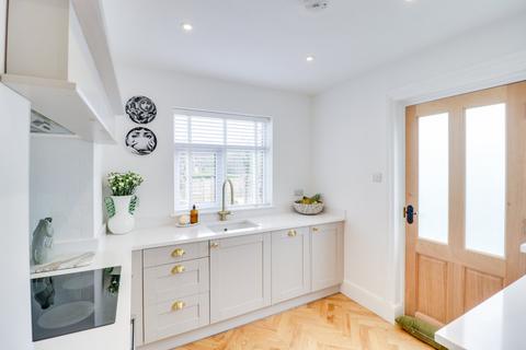 2 Lea Farm Crescent, Leeds, LS5 3QQ