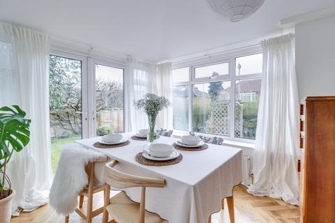 2 Lea Farm Crescent, Leeds, LS5 3QQ
