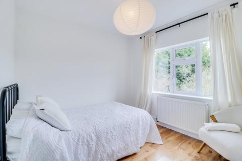 2 Lea Farm Crescent, Leeds, LS5 3QQ