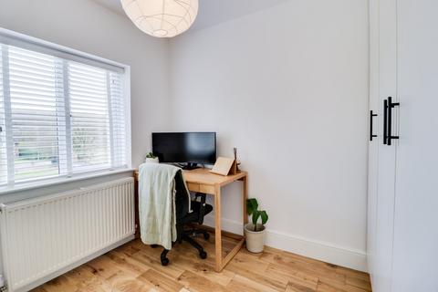 2 Lea Farm Crescent, Leeds, LS5 3QQ