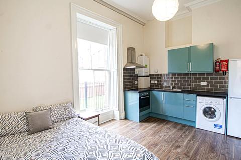 Studio to rent, Apt 3, Clarendon House, 20 Clarendon Road LS2
