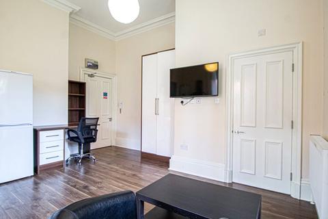 Studio to rent, Apt 3, Clarendon House, 20 Clarendon Road LS2