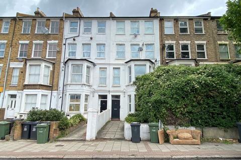 2 bedroom flat for sale - Garden Flat, 31 Thurlow Park Road, Lambeth, London, SE21 8JP
