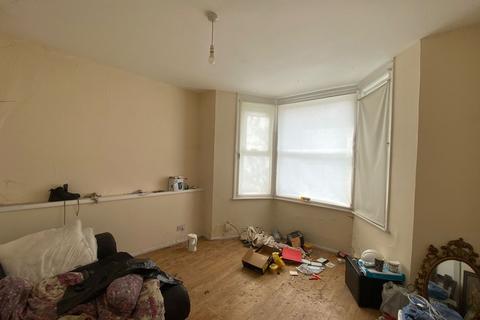 2 bedroom flat for sale - Garden Flat, 31 Thurlow Park Road, Lambeth, London, SE21 8JP