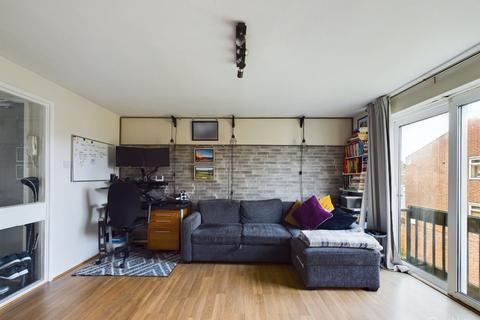 1 bedroom flat for sale, Holmbury Grove, Croydon