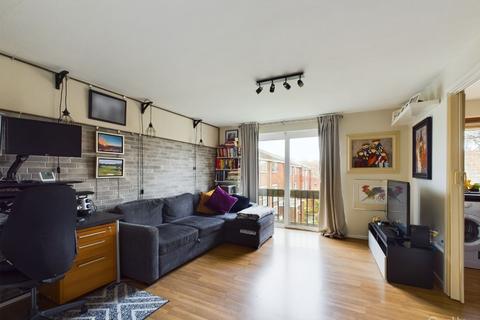 1 bedroom flat for sale, Holmbury Grove, Croydon