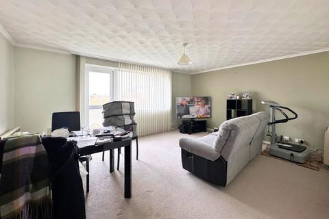2 bedroom flat to rent, Curlew Road, Mudeford, Dorset. BH23 4DB