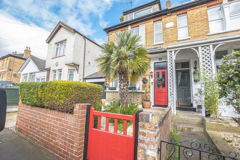 3 bedroom semi-detached house for sale - Queens Road, Leigh-on-sea, SS9