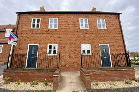 3 bedroom semi-detached house to rent, Pickersleigh Avenue, Malvern, Worcestershire, WR14 2LJ