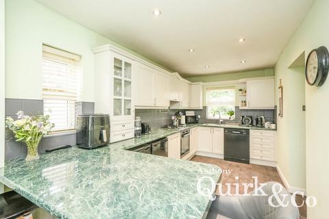 4 bedroom detached house for sale, Rectory Avenue, Rochford, SS4