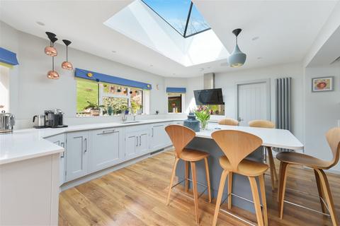 6 Aldercombe Lane, Caterham, CR3 6ED