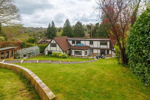 6 Aldercombe Lane, Caterham, CR3 6ED