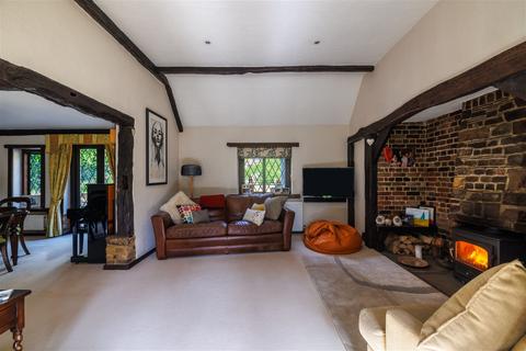 6 Aldercombe Lane, Caterham, CR3 6ED