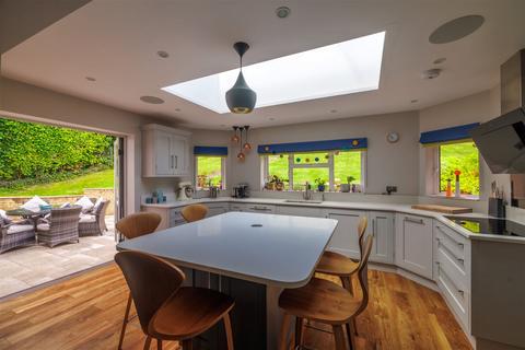 6 Aldercombe Lane, Caterham, CR3 6ED