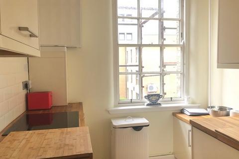 2 bedroom flat to rent, Rosemount Buildings, Edinburgh EH3