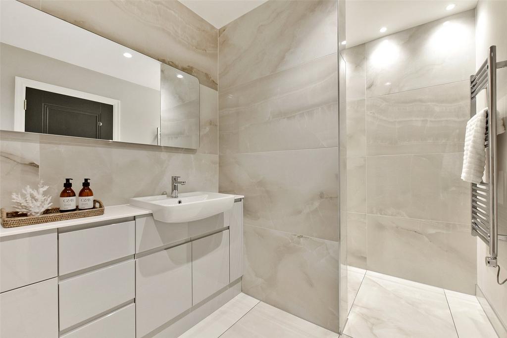 Bath/Shower Room