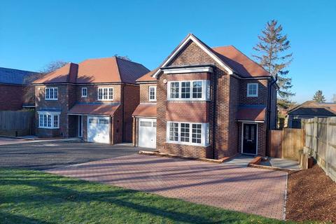 4 bedroom detached house for sale, Leatherhead Road, Great Bookham KT23