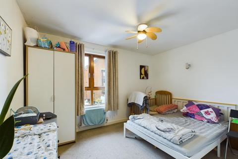 2 bedroom flat for sale, Forsythia Walk, Oakridge, Basingstoke, RG21