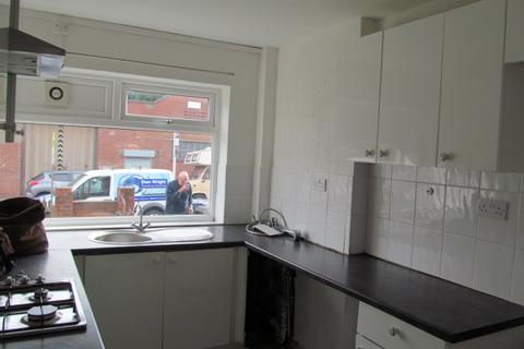 3 bedroom ground floor flat to rent, Gillies Street, Newcastle upon Tyne NE6